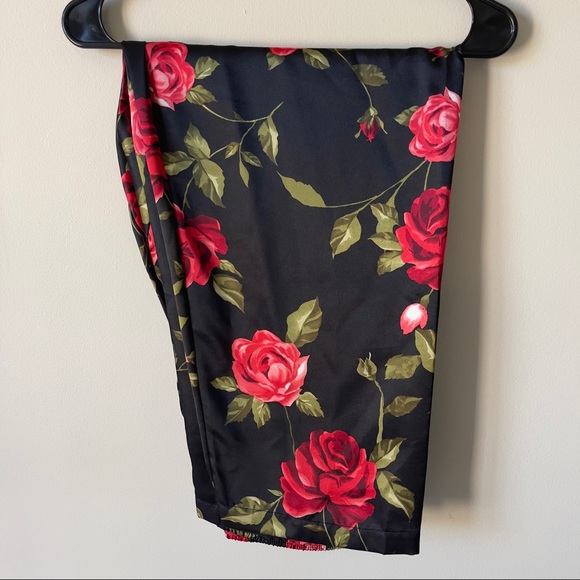 Morgan Taylor Black & Red Floral Long Sleeve Satin Like Pajama Set Size L EUC - Picture 3 of 8